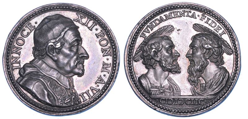 STATO PONTIFICIO. INNOCENZO XII (Antonio Pignatelli), 1691–1700. Medaglia annuale in argento 1698/A. VII. Gli Apostoli San Pietro e San Paolo.  - Auction Numismatics - Medals and popes - II - Cambi Casa d'Aste