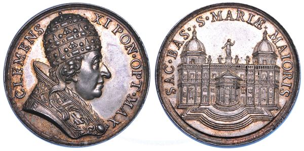 STATO PONTIFICIO. CLEMENTE XI (Giovanni Francesco Albani), 1700-1721. Medaglia in argento (1700/A. I.). Restauro della chiesa di S. Maria Maggiore.