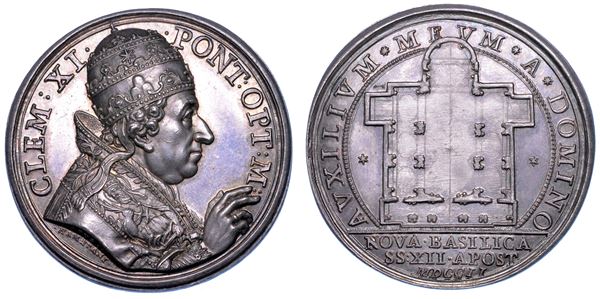 STATO PONTIFICIO. CLEMENTE XI (Giovanni Francesco Albani), 1700-1721. Medaglia in argento 1702 (A. II). Riedificazione della basilica dei Santi dodici Apostoli.
