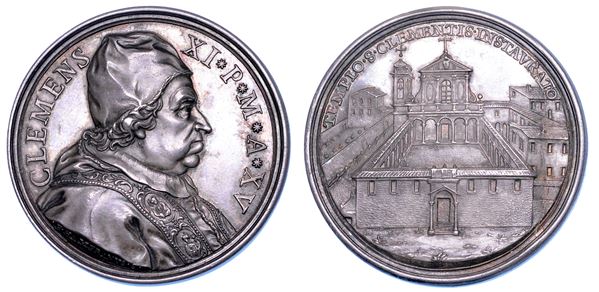 STATO PONTIFICIO. CLEMENTE XI (Giovanni Francesco Albani), 1700-1721. Medaglia annuale in argento A. XV (1715). Restauro alla Chiesa di S. Clemente.