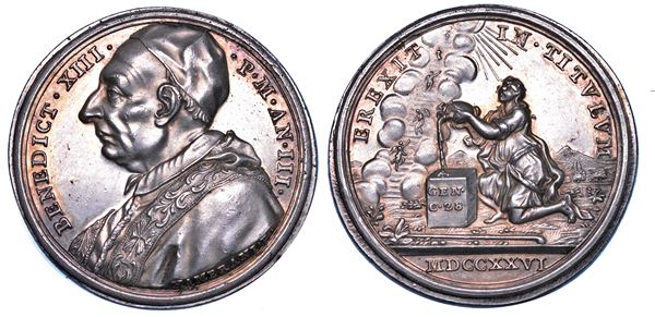 STATO PONTIFICIO. BENEDETTO XIII (Pier Francesco Vincenzo Maria Orsini), 1724-1730. Medaglia annuale in argento 1726/A. III. Consacrazioni giubilari.
