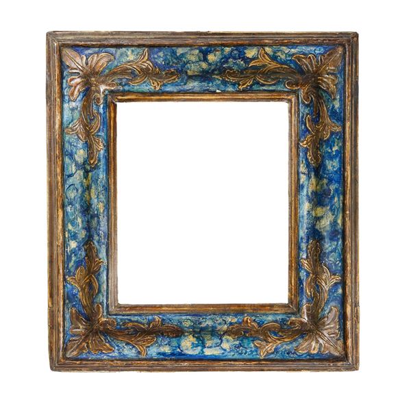 Cornice in legno laccato a finto lapislazzulo e opale. Marche XVII secolo