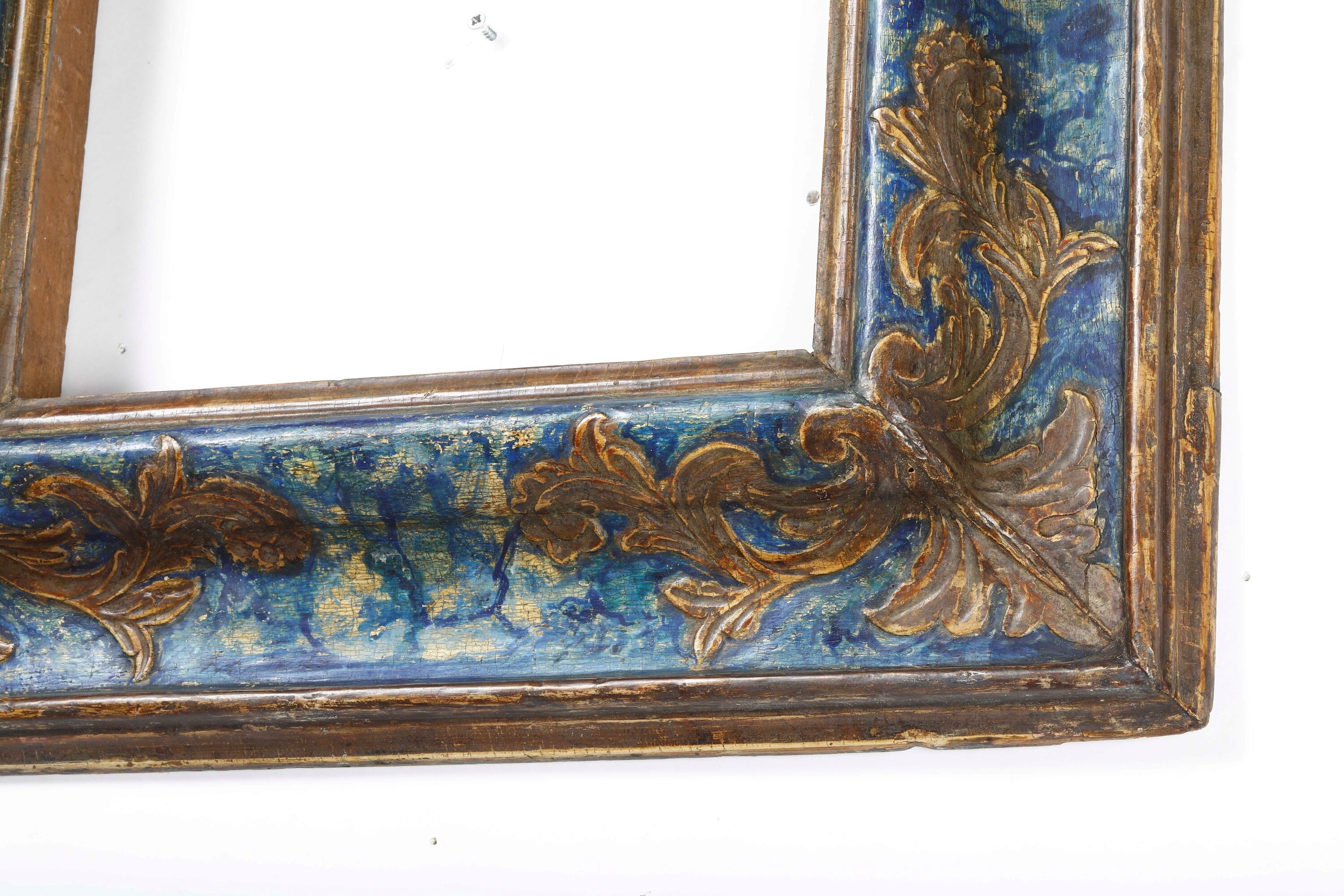 Cornice in Legno Laccato a Finto Lapislazzulo e Opale. Marche XVII Secolo