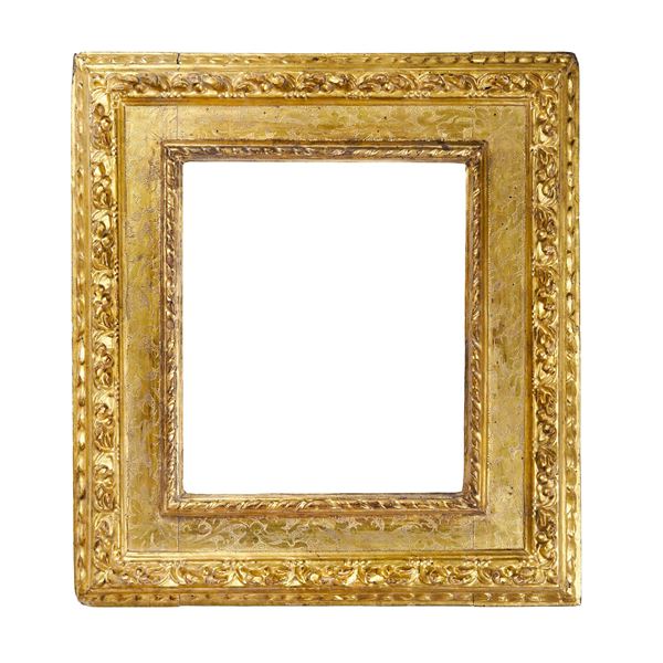Cornice a cassetta in legno intagliato, bulinato e dorato. Emilia XVII secolo