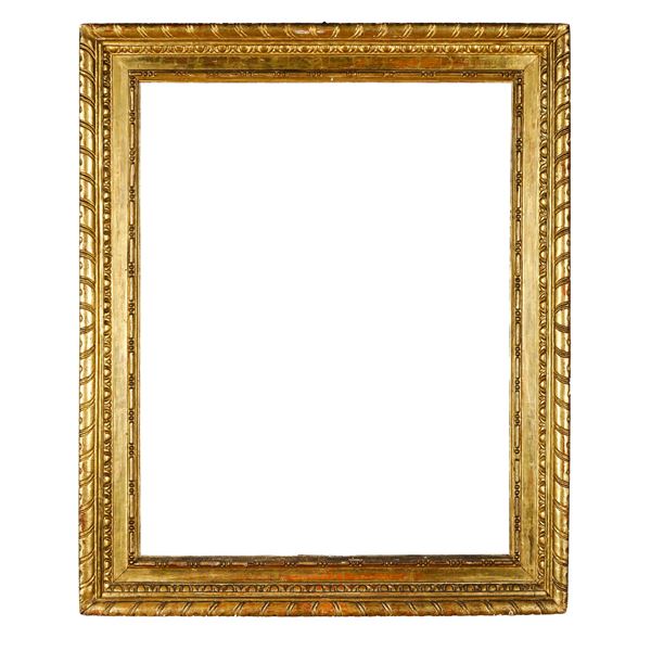 Cornice in legno intagliato e dorato. Toscana XVII secolo