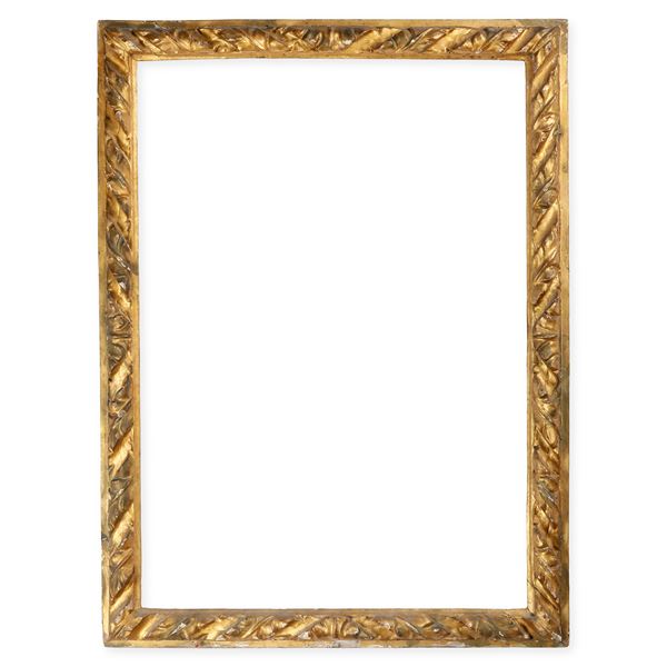 Cornice in legno intagliato e dorato. Italia centrale, XVII secolo