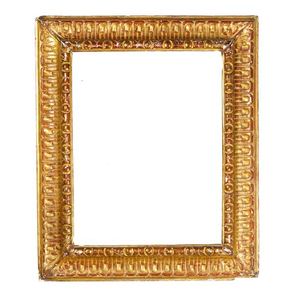 Cornice in legno intagliato e dorato. Italia centrale XVII secolo