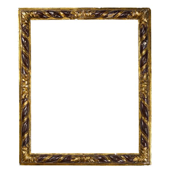 Cornice in legno intagliato, dipinto e dorato. Lombardia XVII secolo