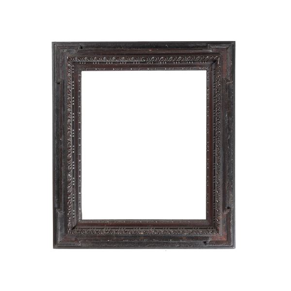 Cornice a cassetta sagomata in legno scolpito. Italia XVII secolo