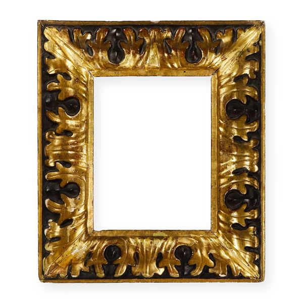 Cornice intagliata, dipinta e dorata. Lombardia XVII secolo