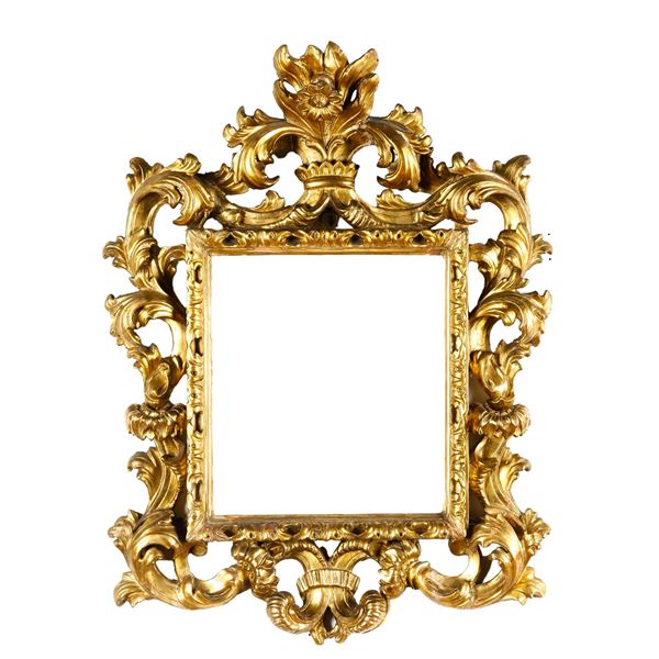 Cornice in legno intagliato e dorato. Emilia XVIII secolo