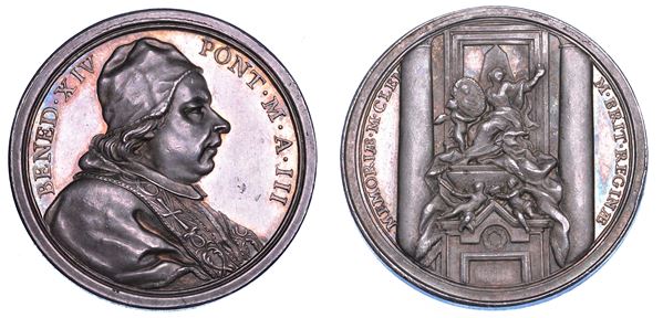 STATO PONTIFICIO. BENEDETTO XIV (Prospero Lorenzo Lambertini), 1740-1758. Medaglia annuale in argento A. III (1743). Mausoleo sepolcrale a Maria Clementina Sobieska.