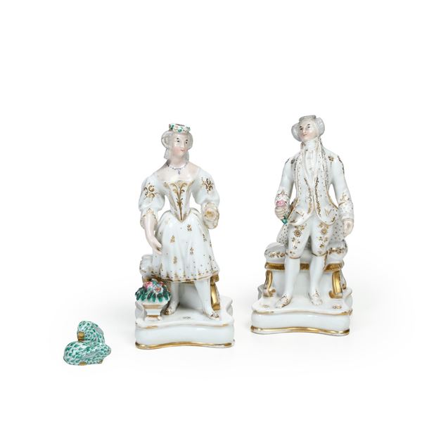 Due bottiglie modellate a dama e gentiluomo.<BR>Francia, XIX secolo.
