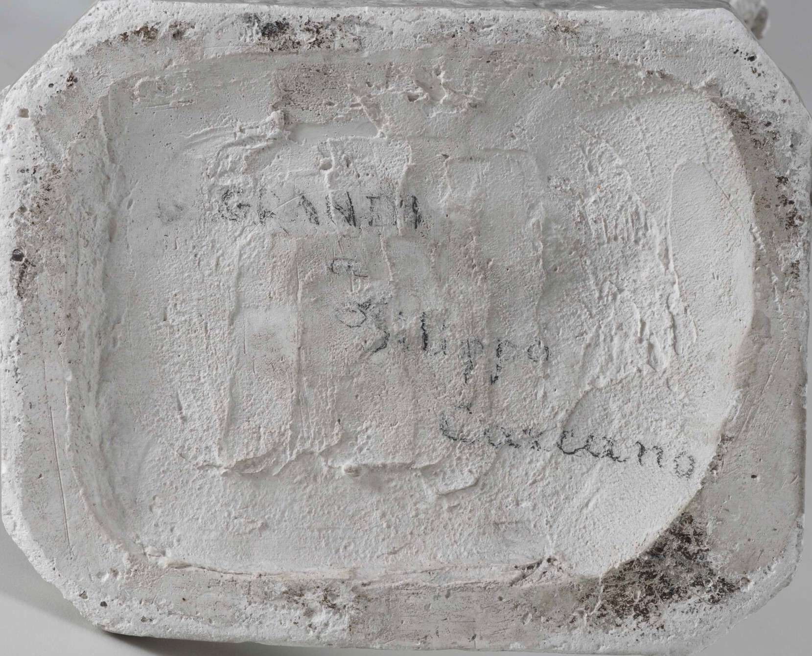 Scuola del XIX-XX secolo, Scultura in gesso raffigurante Beccaria
