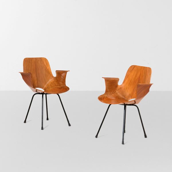 Due sedie con braccioli mod. Medea