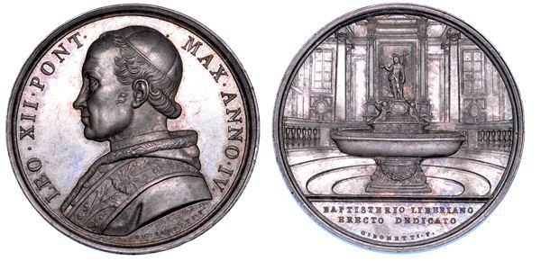 STATO PONTIFICIO. LEONE XII (Annibale Sermattei della Genga), 1823-1829. Medaglia annuale in argento A. IV (1827). Il Battistero di Santa Maria Maggiore.