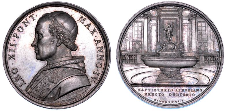 STATO PONTIFICIO. LEONE XII (Annibale Sermattei della Genga), 1823-1829. Medaglia annuale in argento A. IV (1827). Il Battistero di Santa Maria Maggiore.  - Auction Numismatics - Medals and popes - II - Cambi Casa d'Aste