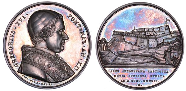 STATO PONTIFICIO. GREGORIO XVI (Bartolomeo Alberto Cappellari), 1831-1846. Medaglia annuale in argento 1842/A. XII. Restauro della fortezza di Ancona.