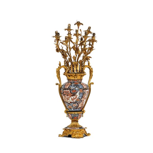 Grande candelabro a dodici luci costruito con vaso in porcellana giapponese a decoro Imari, XVIII secolo