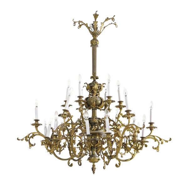 Grande lampadario stile Luigi XV. Francia, seconda metà XIX secolo