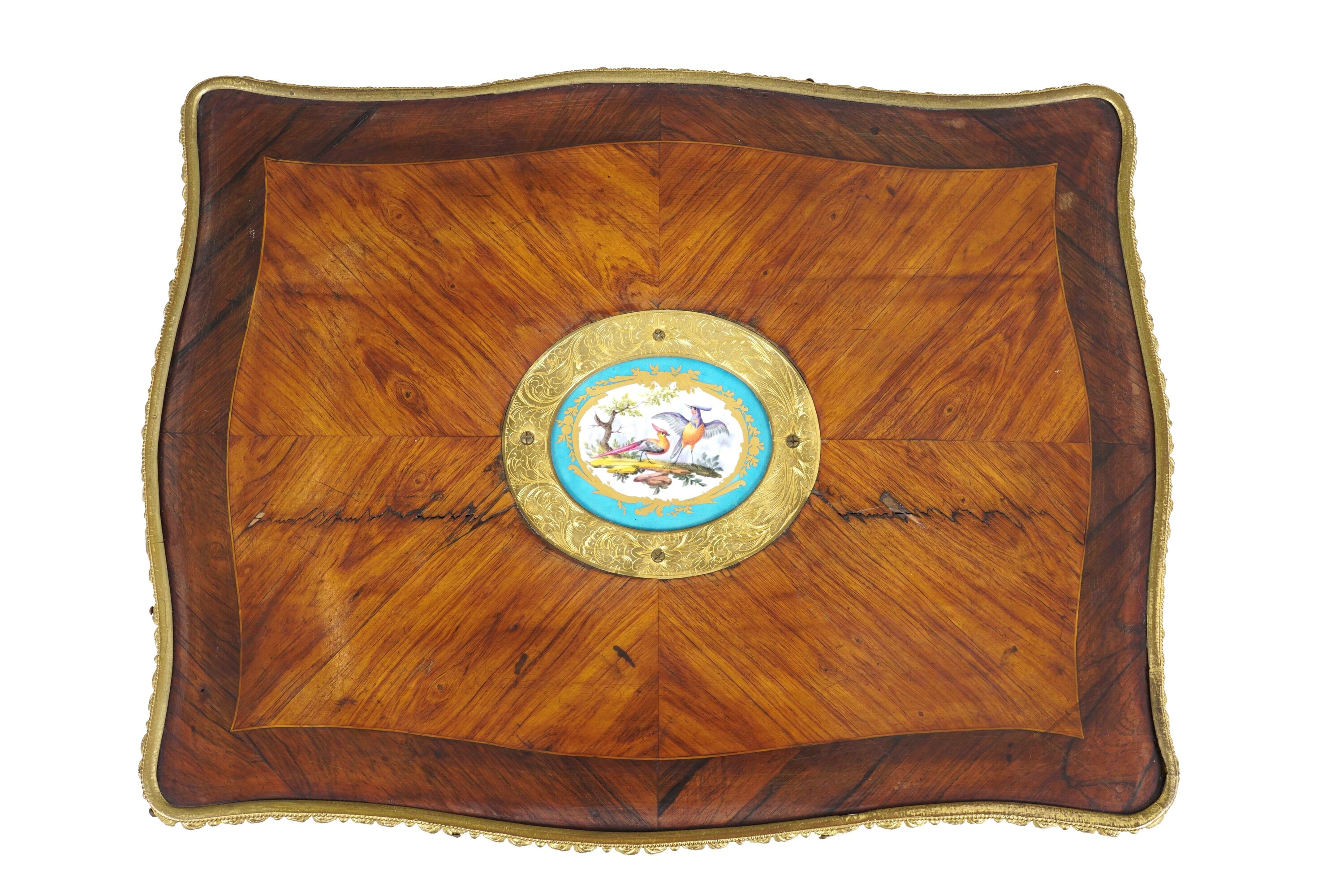 Tavolino da Lavoro di Gusto Luigi XV Lastronato in Bois De Rose e Palissandro, Francia, XIX-XX Se...