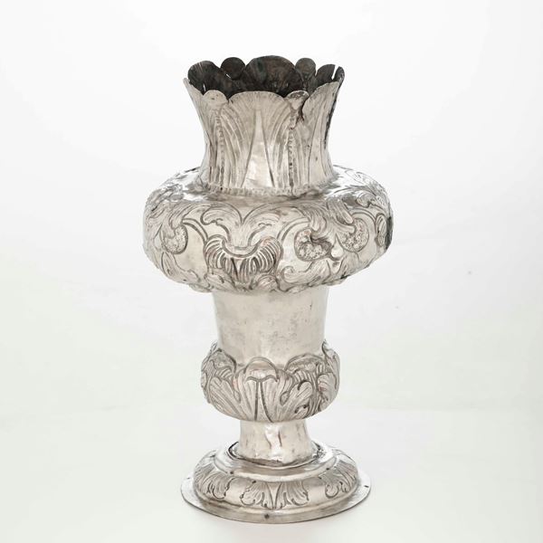 Vaso in metallo argentato