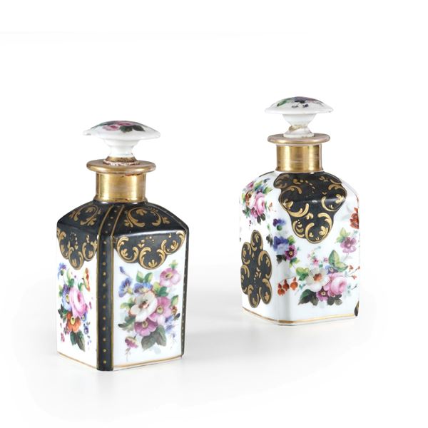 Coppia di bottiglie.  Francia (?), XIX secolo.