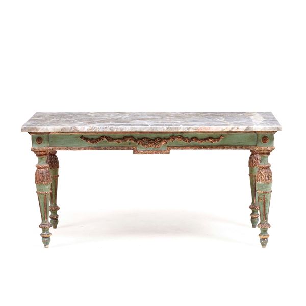 Tavolo basso in legno dipinto