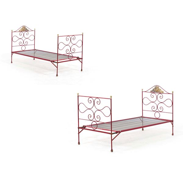 Coppia letti in metallo dipinto. XX secolo
