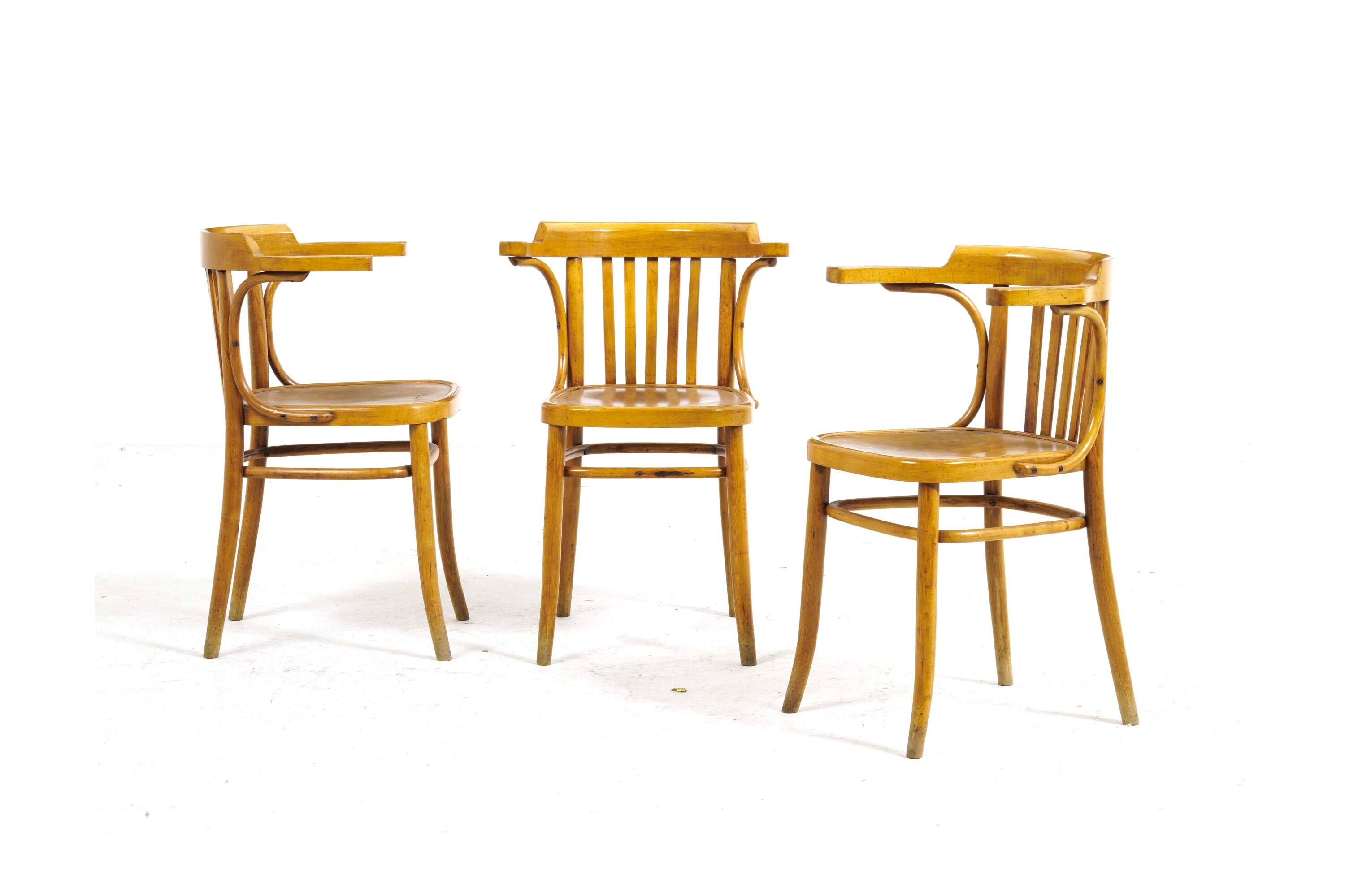 Insieme di Sette Poltrone e una Sedia in Legno Chiaro. XX Secolo