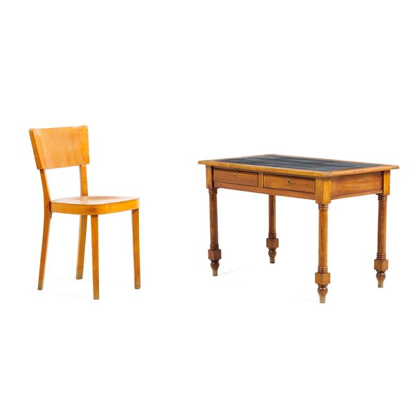 Scrivania in legno a due cassetti con sedia