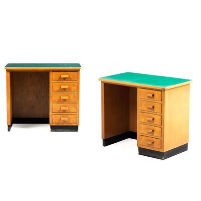 Coppia Piccole Scrivanie in Legno Chiaro a 5 Cassetti