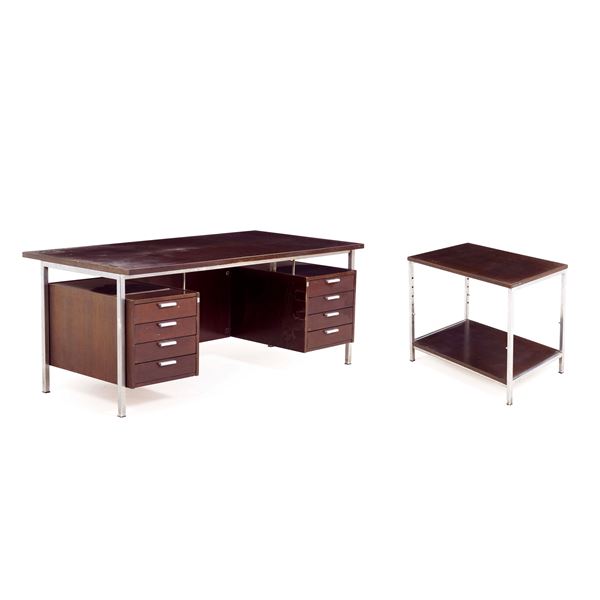 Scrivania in legno e metallo a 8 cassetti e piccolo etagere in legno e metallo. Anonima Castelli