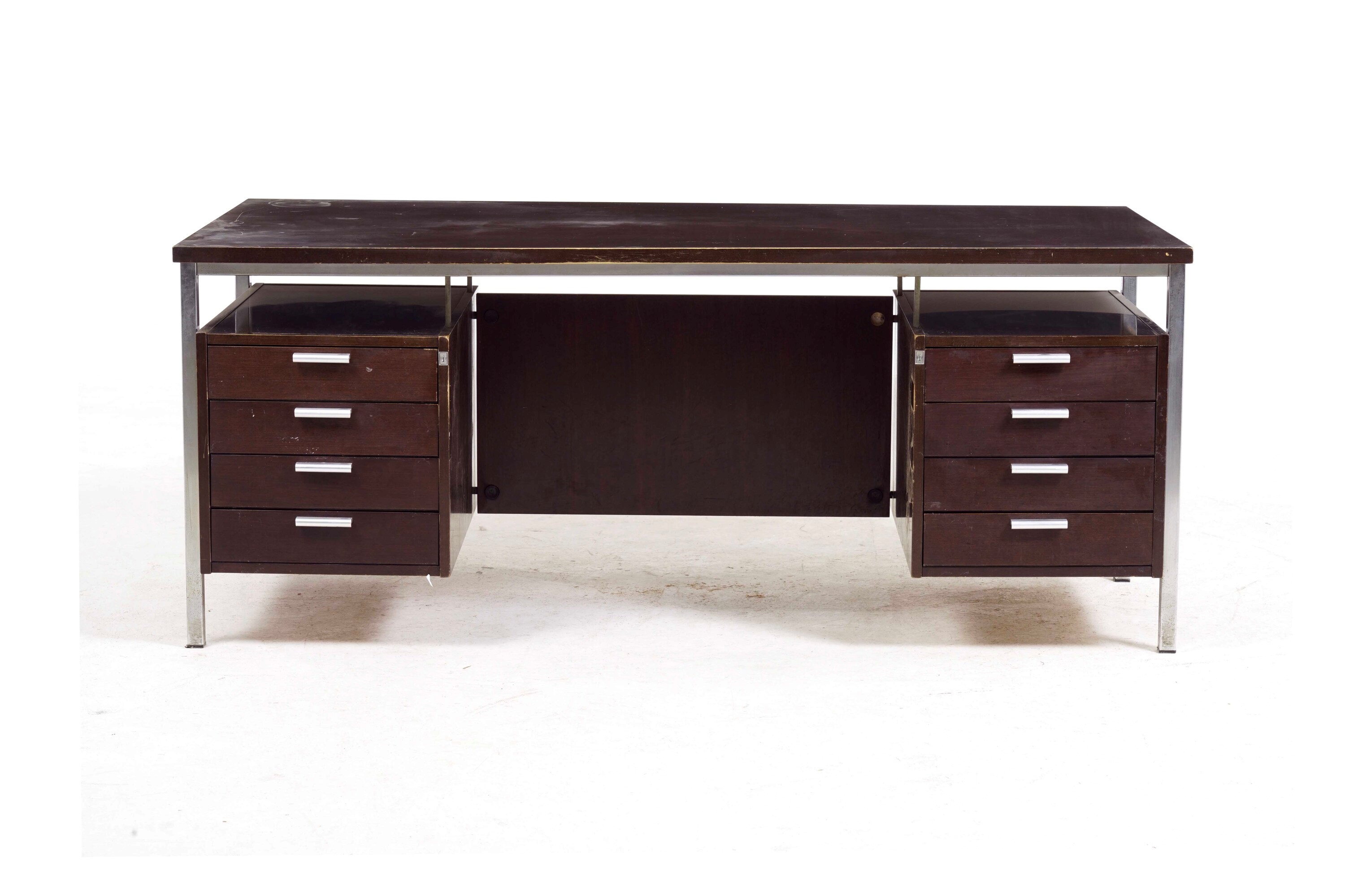 Scrivania in Legno e Metallo a 8 Cassetti e Piccolo Etagere in Legno e Metallo. Anonima Castelli