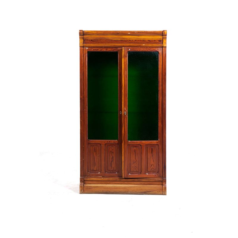 Armadio in legno due ante a vetri. XX secolo  - Asta Antiquariato - Cambi Casa d'Aste