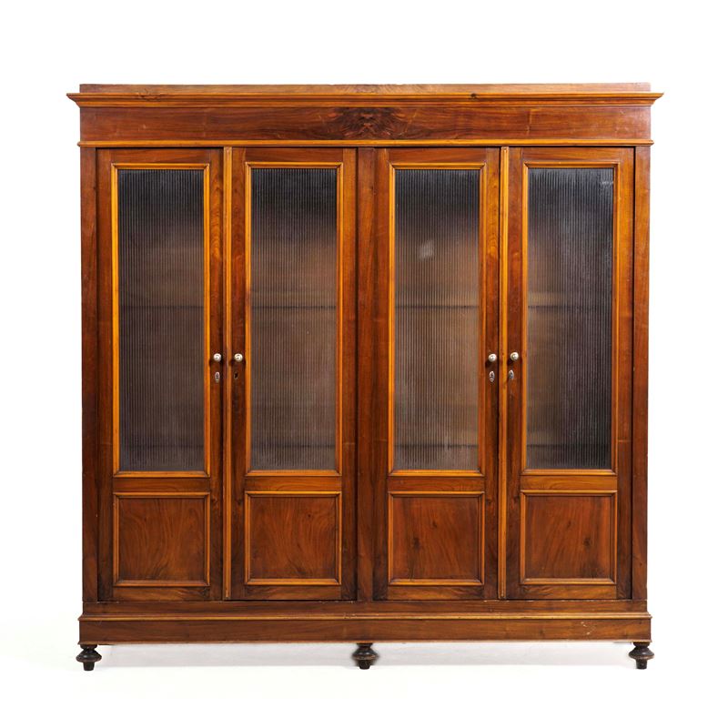 Grande armadio in legno a quattro ante a vetro  - Asta Antiquariato - Cambi Casa d'Aste