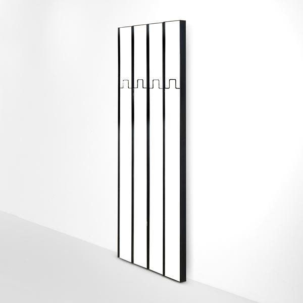 Quattro specchi appendiabiti della serie Gronda