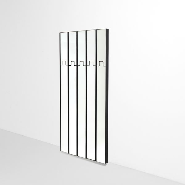 Cinque specchi appendiabiti della serie Gronda