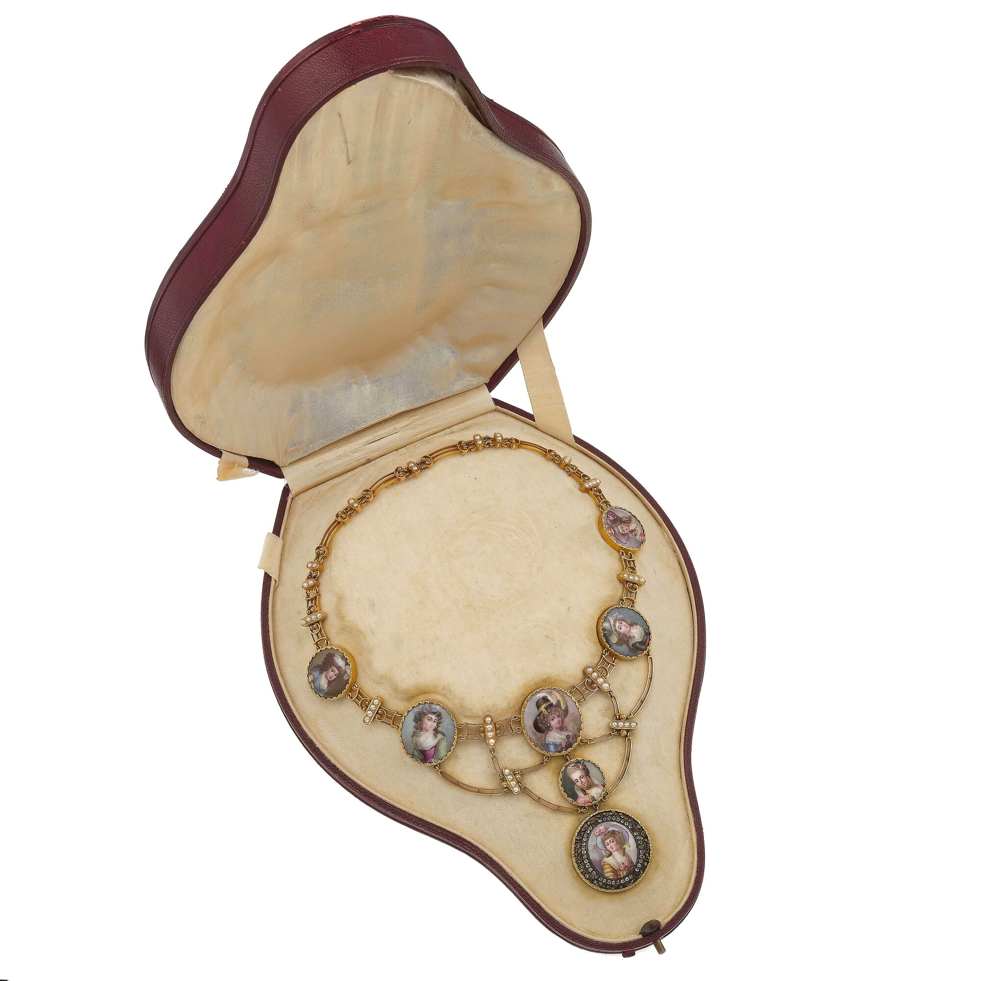 Collana con Miniature a Soggetto Femminile, Perle e Piccoli Diamanti