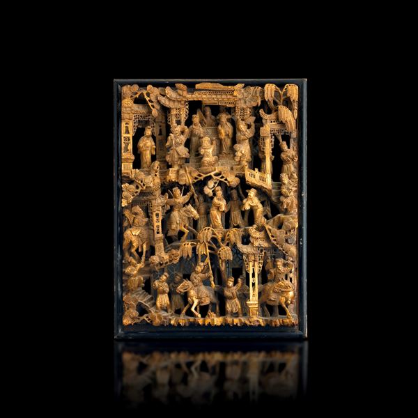 Pannello in legno intagliato e dorato raffigurante scena di corte, Cina, Dinastia Qing, XIX secolo