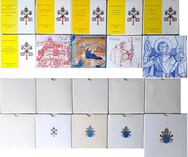 Vaticano 1994-2001: lotto di 10 monete Fondo Specchio d’argento, commemorative di eventi e commemorazioni varie, contenute in altrettante confezioni originali. 