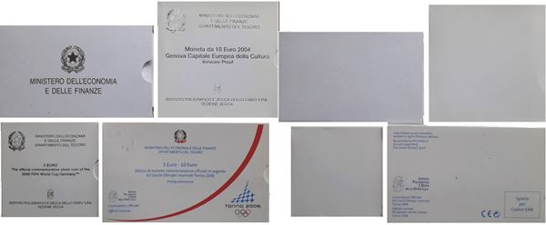 Italia 2003-2005: lotto composto da 4 confezioni in Euro contenenti 6 monete in argento Fondo Specchio da 5 e 10. 