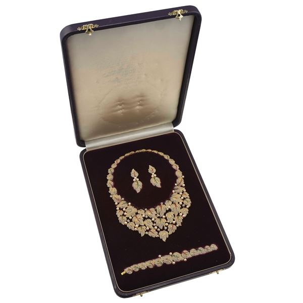 Diamond, emerald, ruby and gold parure. Fitted case