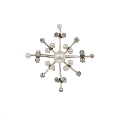 Spilla 'Fiocco di neve' in oro bianco 750/1000 con perle e diamanti