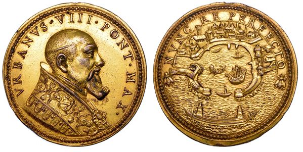 STATO PONTIFICIO. URBANO VIII (Maffeo Barberini), 1623-1644. Medaglia annuale (?) in bronzo dorato (1632/A. IX). Fortificazioni al porto di Civitavecchia.