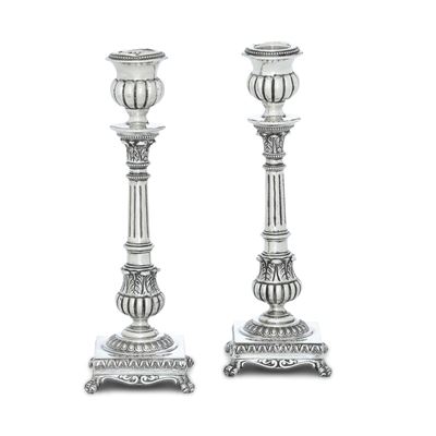 Pobbiati Virginio, Coppia di candelieri in argento fuso e sagomato (argenteria milanese, XX secol...