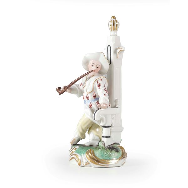 Figura di orientale con pipa. Germania, Manifattura di Nymphenburg, 1960.