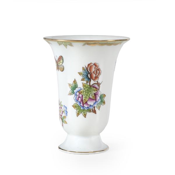 Vaso "Queen Victoria". Ungheria, Manifattura Herend, XX secolo.