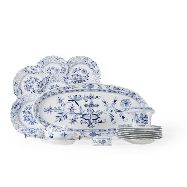 Elementi di servizio "Zwiebelmuster". Meissen, XX secolo. 