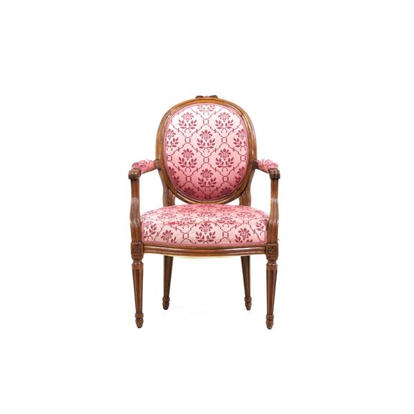 Poltrona stile Luigi XVI in legno intagliato. XIX secolo